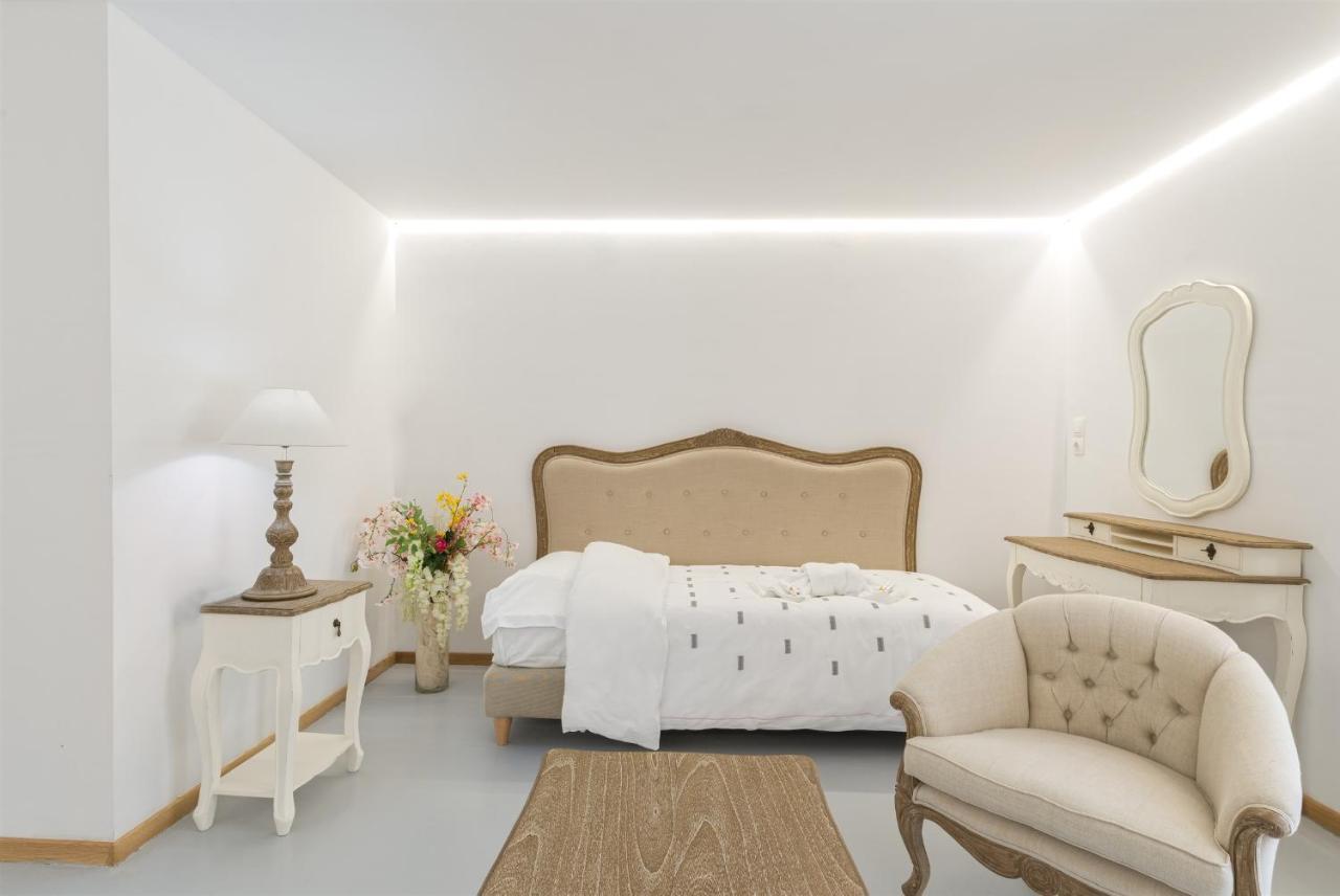 Syros Village Suites Vári Exteriör bild
